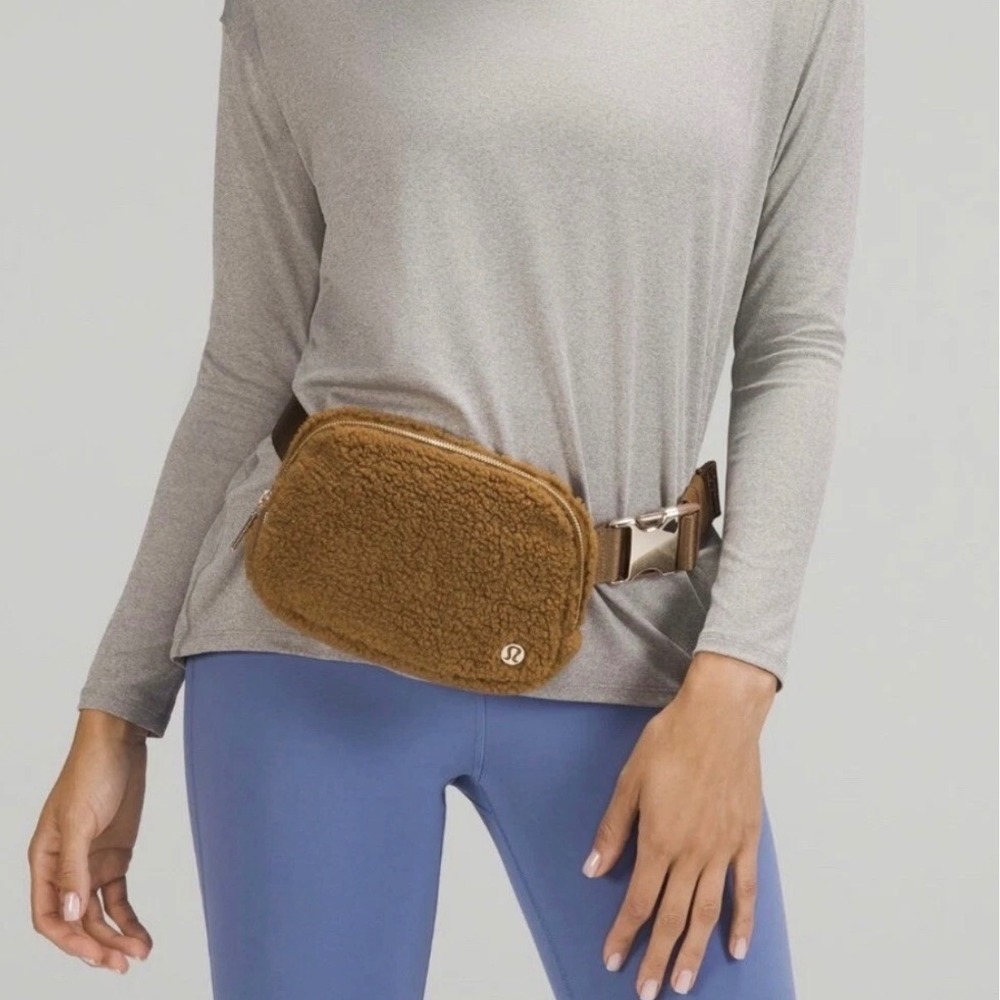 Lululemon Everywhere Crossbody Belt Bag Sherpa Burnt Caramel Gold Hardware 1L